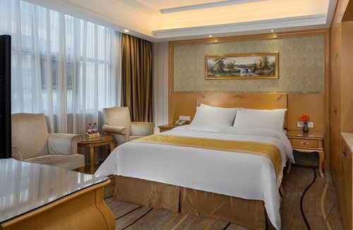 Meijiang District Hotel | Vienna Hotel Meizhou Jiangnan