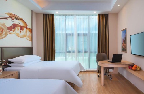 Jinshan Hotel | Vienna Hotel (Shanghai jinshanwei Railway Station City Beach Shop)