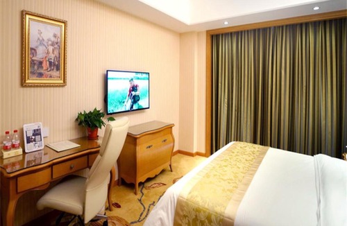 Baoshan Hotel | Vienna Hotel Shanghai Meilan Lake Metro Station