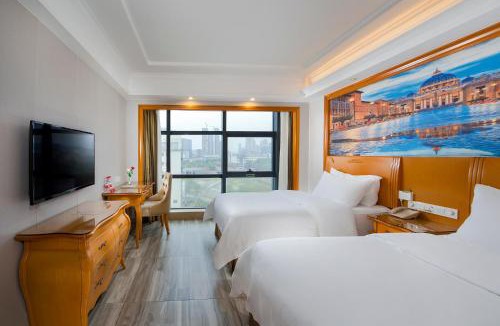 Longgang Hotel | Vienna Hotel Shenzhen Longgang Vanke Li Jixiang Metro Station Branch