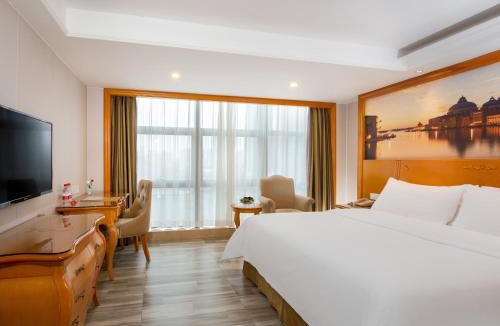 Longgang Hotel | Vienna Hotel Shenzhen Longgang Vanke Li Jixiang Metro Station Branch