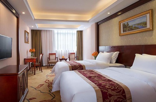 Longhua District Hotel | Vienna Hotel Shenzhen Shiyan Shilong Community