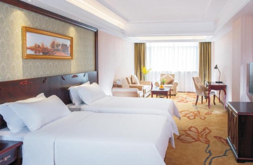 Longhua District Hotel | Vienna Hotel Shenzhen Shiyan Shilong Community