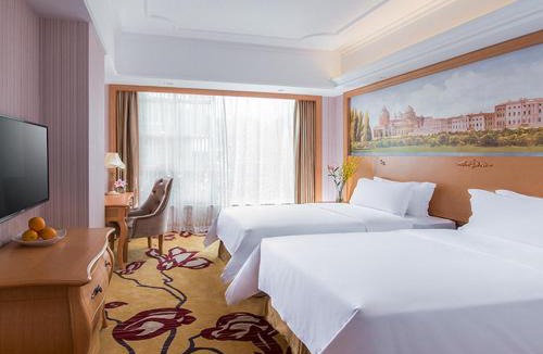 Longhua District Hotel | Vienna Hotel Shenzhen Unitown