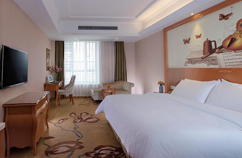 Haicang Hotel | Vienna Hotel(Zhangzhou Jiaomei WanYi square store)
