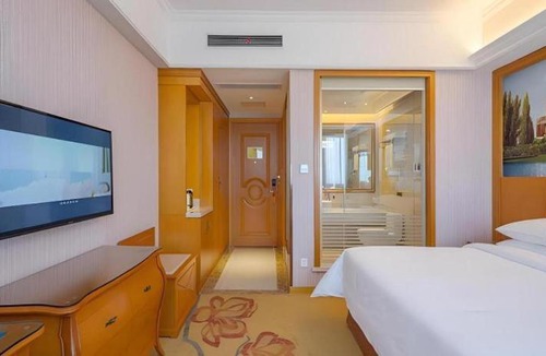 Pudong Hotel | Vienna International Hotel Shanghai Dishui Lake Lingang Wanda