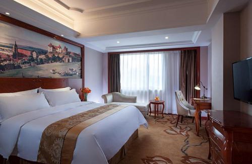 Zhenjiang District Hotel | Vienna International Hotel Shaoguan Fengcailou