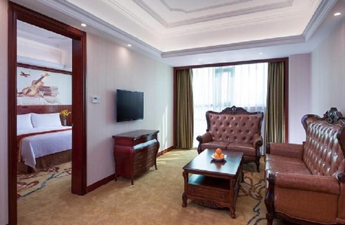 Yuancheng District Hotel | Vienna International Hotel Heyuan Yajule Garden