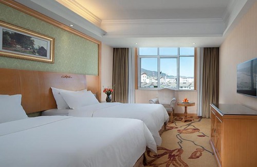 Gucheng Hotel | Vienna International Hotel Lijiang Yuxue Avenue
