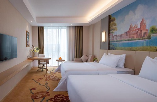 Xinxing County Hotel | Vienna International Hotel (Guangdong Yunfu Emerging New City Plaza Store)