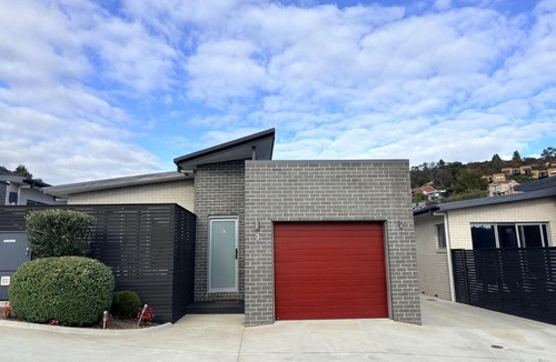 Warrane House | Villa 3 NEW 2Bed-Bath Close to Shops-10 minutes to Airport
