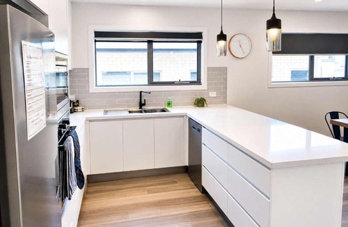 Warrane House | Villa 3 NEW 2Bed-Bath Close to Shops-10 minutes to Airport
