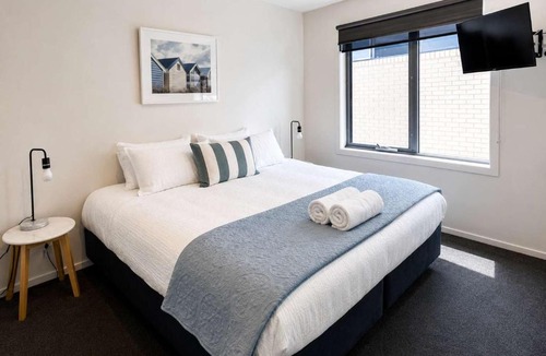 Warrane House | Villa 3 NEW 2Bed-Bath Close to Shops-10 minutes to Airport