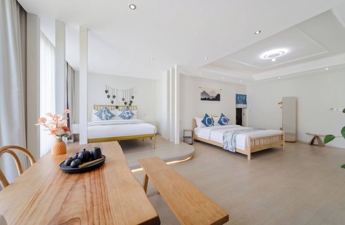 Huaxi Bed & Breakfast | Villa in the park