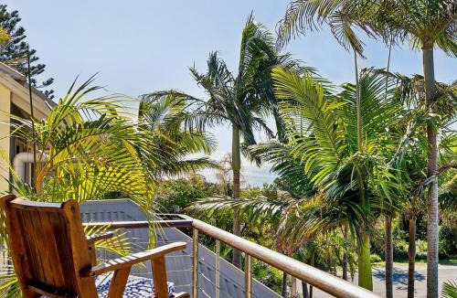 Angourie Villa | Villa Kalinya! Beachside Treehouse Oasis