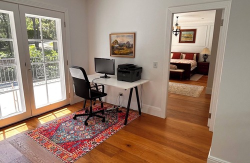 Lindfield House | Villa Palmera a-resort style house, close to amenities, transpor, shopping, city