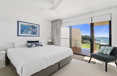 Coffs Harbour House | Villa Provence Coffs Harbour 5 bedrooms, stunning views, short stroll to the beach