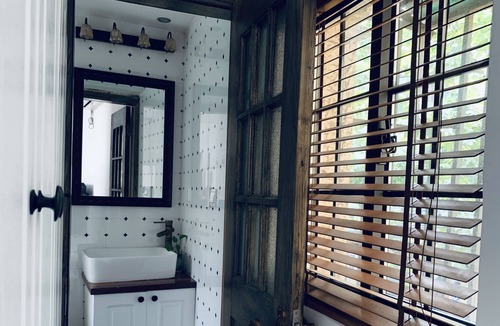 Huaihai Road Commercial Area Apartment | Vintage Studio at the Heart of Shanghai in Former French Concession