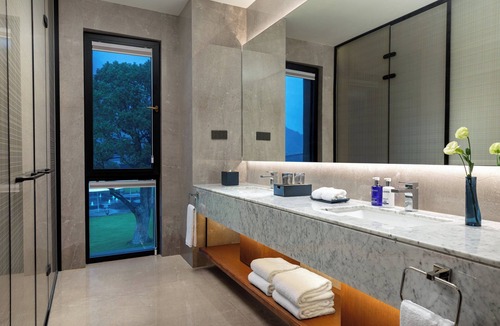 Yinjiageng Hotel | voco Ningbo Dongqian Lake by IHG