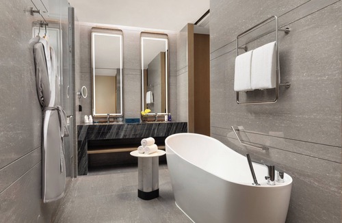 Sanya Hotel | voco Sanya Dadonghai By IHG