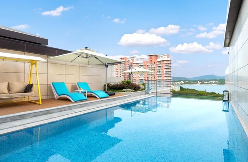 Sanya Hotel | voco Sanya Dadonghai by IHG - Free Laundry Room
