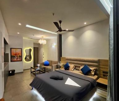 Noida Hotel | Vogue studio by Shivangi