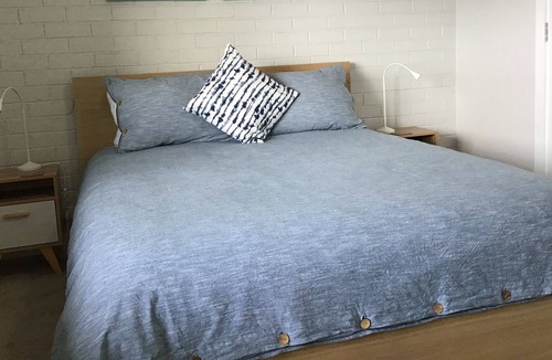 Elanora Heights Apartment | "Vuze" from the hill