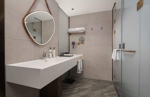 Jingmen Hotel | Wanda Moments Hotel Jingshan