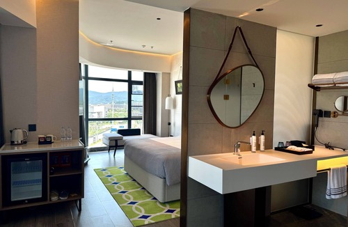 Jingmen Hotel | Wanda Moments Hotel Jingshan