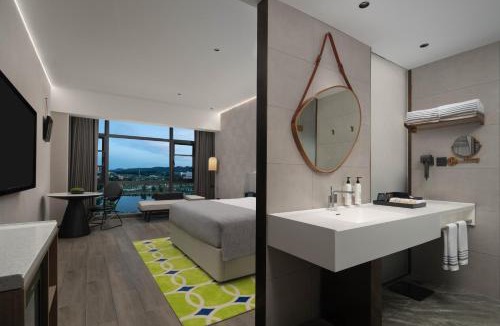 Jingmen Hotel | Wanda Moments Hotel Jingshan