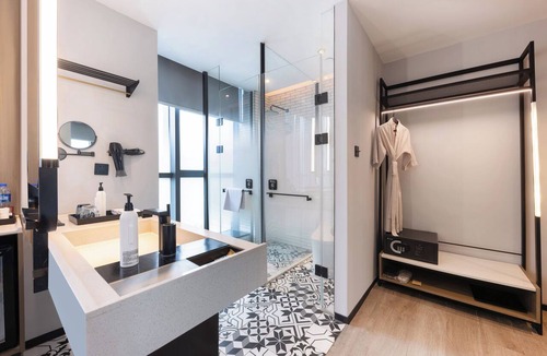 Jiulonghu Administration Office Hotel | Wanda Moments Neo Nanchang West Railway