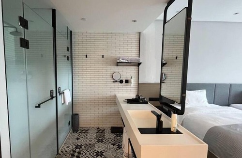 Zhonggongmiao Hotel | Wanda Moments NingBo