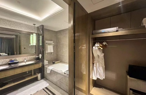 Tiedong District Hotel | Wanda Realm Siping