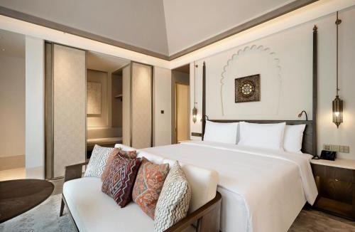 Mingsha Mountain and Crescent Spring Hotel | Wanda Vista Ganman Dunhuang