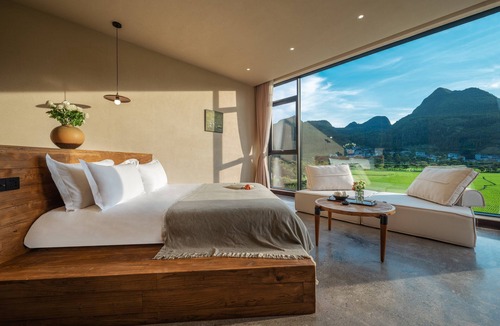 Xingyi Hotel | Wanfenglin Half Mountain View Hotel