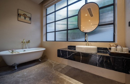 Xingyi Hotel | Wanfenglin Half Mountain View Hotel