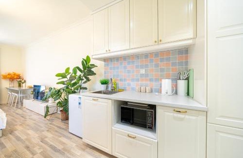 Huaihai Road Commercial Area Apartment | WangYue - Paris Fashion ShFinacial Center Landmark view 2 King Beds Flat
