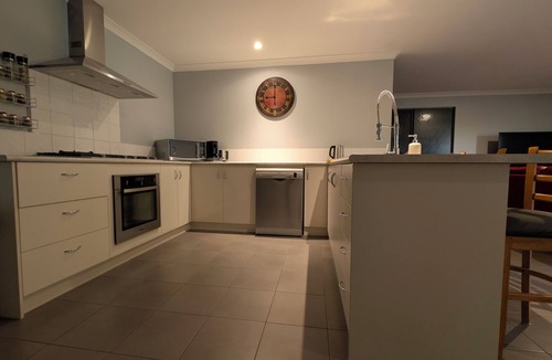 Vasse House | Warm, Cosy winter getaway with Hot Chocolate and Coffee and Heating every room!