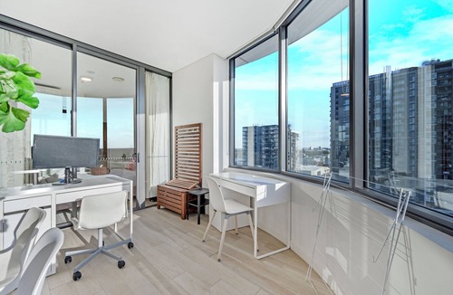 Wentworth Point Apartment | Waterfront 3BR Escape | Walk to Marina & Cafes