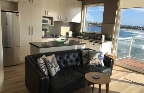 Queenscliff Apartment | Waterfront apartment with stunning views over Manly beach