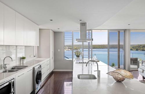 Caringbah South House | Waterfront Ensuite Queen Room - Luxury & Comfort Place in Caringbah South