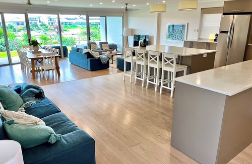 Nangkita House | Waterfront Paradise - 6 Bedrooms, Perfect for Large Family Groups