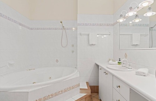 Toukley House | Waterfront Pet-Friendly Abode - Toukley NSW