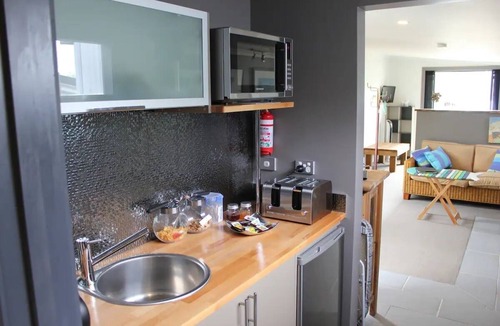 Kettering Bed & Breakfast | Waterfront Self Contained Accommodation Overlooking Marina