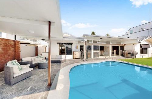Newport House | Waterfront, Sunset, Pontoon, Fish & Crab Ready!