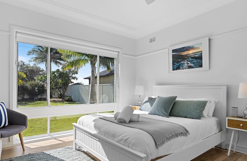 Toukley House | Waterfront Tranquility - Garden Lake Views