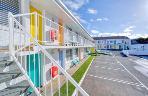 Warrnambool Hotel | Waves on Banyan formerly Comfort Inn International
