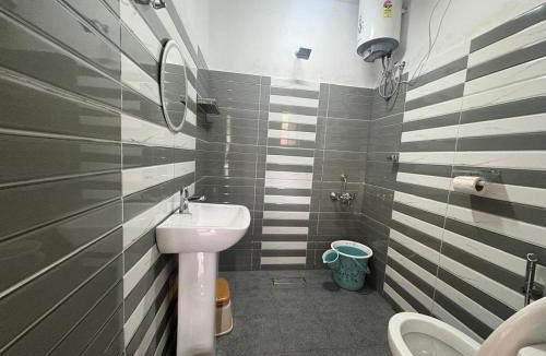Mawlynnong House | West corner B Homestay