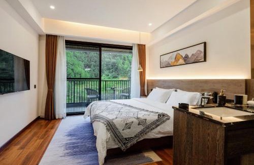 Wulingyuan House | Whispering Mountains Boutique Hotel -English Service -Free Tour Itinerary Planning -with almost no queues throughout the journey