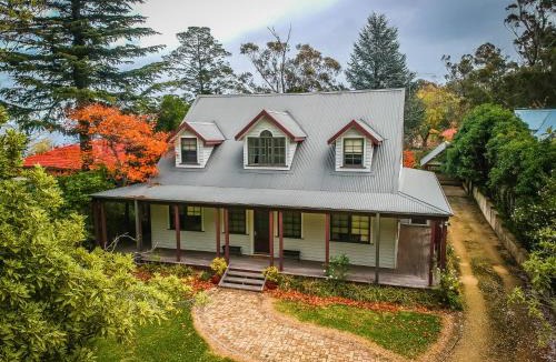 Wentworth Falls House | Whispering Pines Cottages